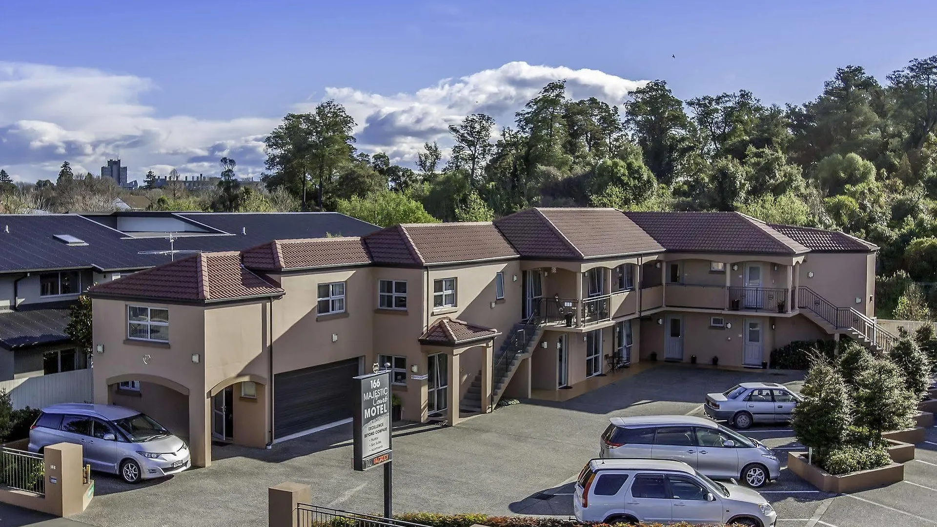 166 Majestic Court Motel contacts